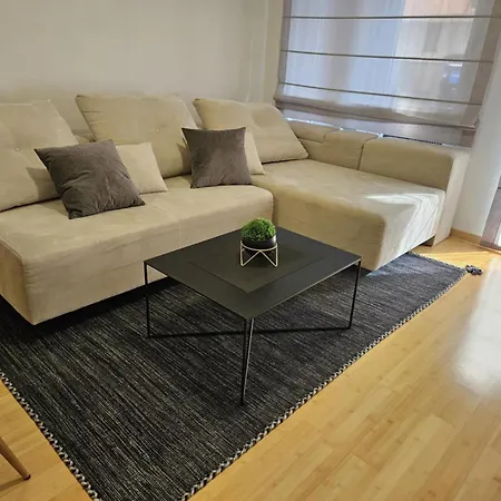 Seven Hills Apartment *